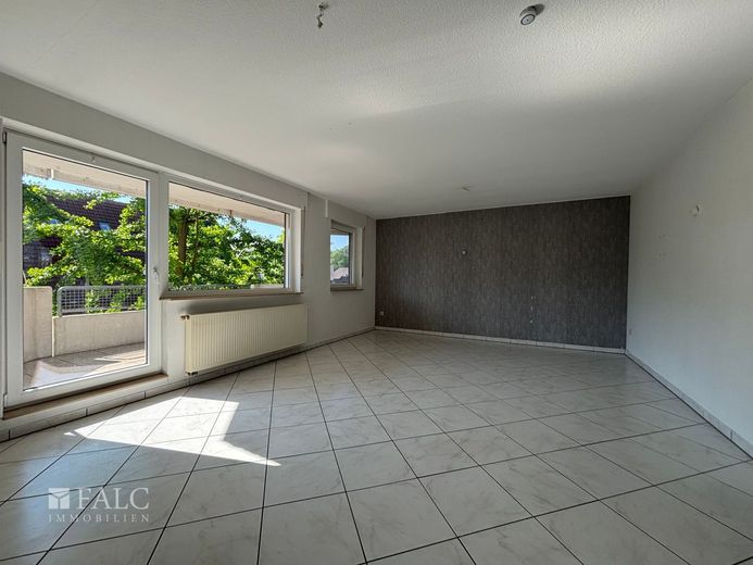 Ruhig gelegene Eigentumswohnung mit zwei Balkonen und eigener Garage in Dorsten-Wulfen – Wohnzimmer