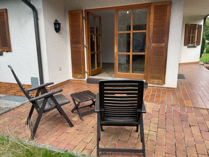 Top 3-Zimmer-Wohnung mit 102qm, ruhig, EBK, Garage, 92280 Kastl, Garten, auf Wunsch möbliert – Terrasse Westseite