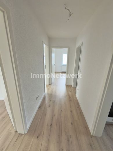 Vollrenovierte 3 Zimmer Wohnung im Greitweg, modernisiertes Bad mit Wanne zum 1.2.26 – Flur