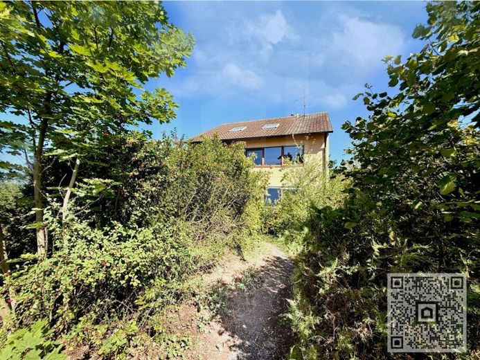 Casa bifamiliare su un ampio terreno in una posizione tranquilla a Erlangen Eltersdorf – Foto 1