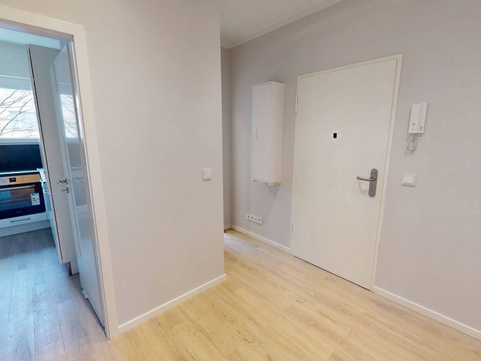 Vollständig renovierte 2-Zimmer-Wohnung mit BALKON, saniertem Bad und moderner EBK – Ansicht II: Flur