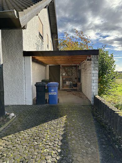 Двоквартирний будинок у Pfungstadt-Esb./Eich на продаж – Carport