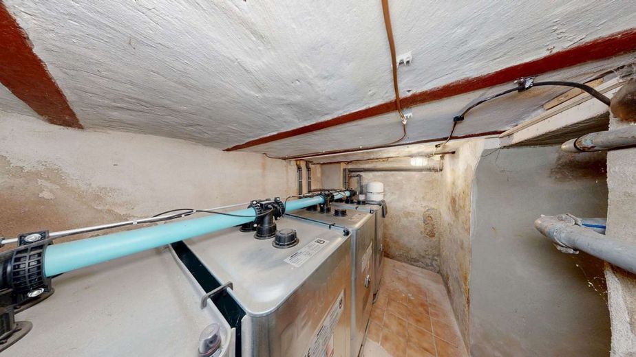 Behagliches Einfamilienhaus mit Balkon, Kamin &amp; Nebengebäude - perfekt für ruhiges, zentrales Wohnen – Heizkeller