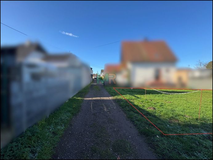 Gepflegtes Grundstück in bebauter Nachbarschaft – Design ohne Titel (1)