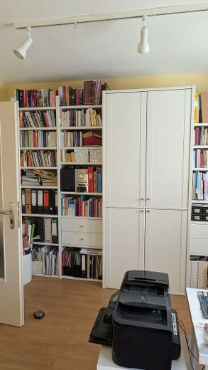 Wandschrank für viele Bücher
