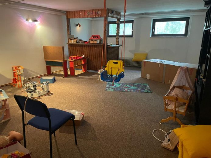 Exclusive House with Garage and Three Parking Spaces – UG Spielzimmer