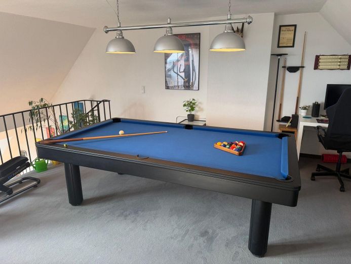 Maisonette di 5,5 locali con ampio soppalco, terrazza sul tetto e vista panoramica su Wülfrath - senza commissioni – Billardtisch