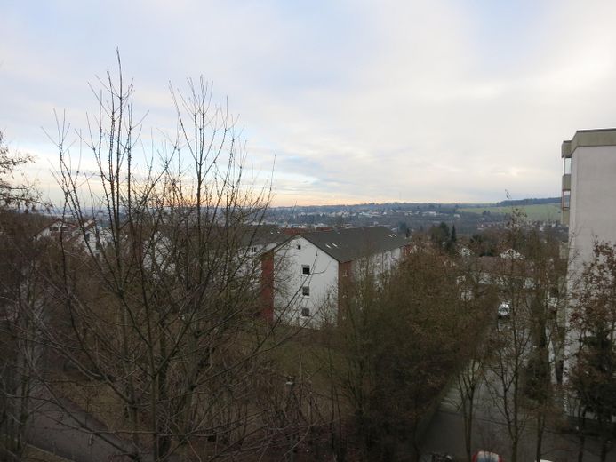 Appartamento soleggiato di 2 locali sullo Ulmer Eselsberg (Blaustein Pfaffenhau) vicino a università/Science-Park senza provvigione – Aussicht vom Balkon