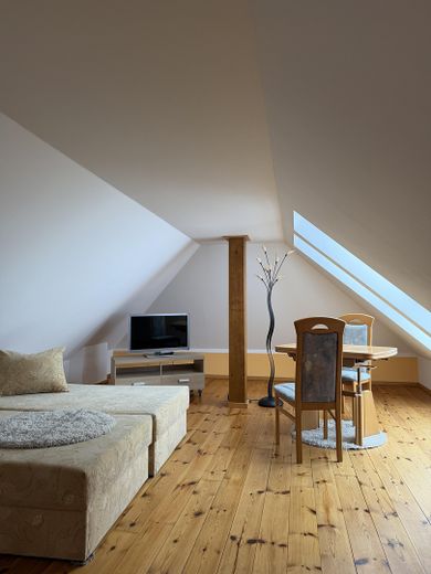 Lichtdurchflutete 2-Zimmer-Dachgeschosswohnung mit zusätzlichem Wohnbereich im Spitzboden – Foto 6