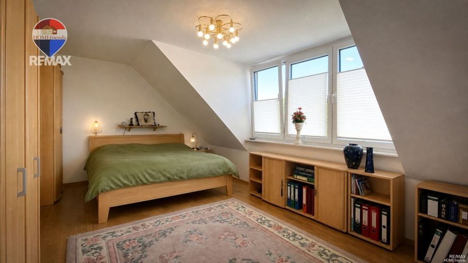 Doppelhaushälfte nahe Müggelsee | Niedrigenergiehaus mit Wintergarten &amp; Kamin in ruhiger Lage von Berlin-Köpenick – Schlafen
