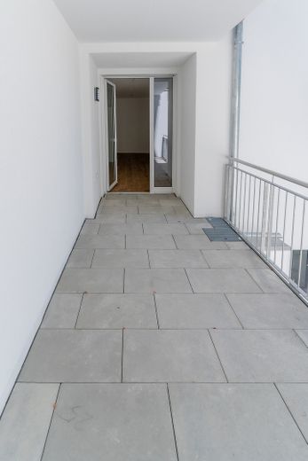 Exklusive 4,5-Zimmer-Wohnung 2 Balkone und EBK – Zweite Terrasse 