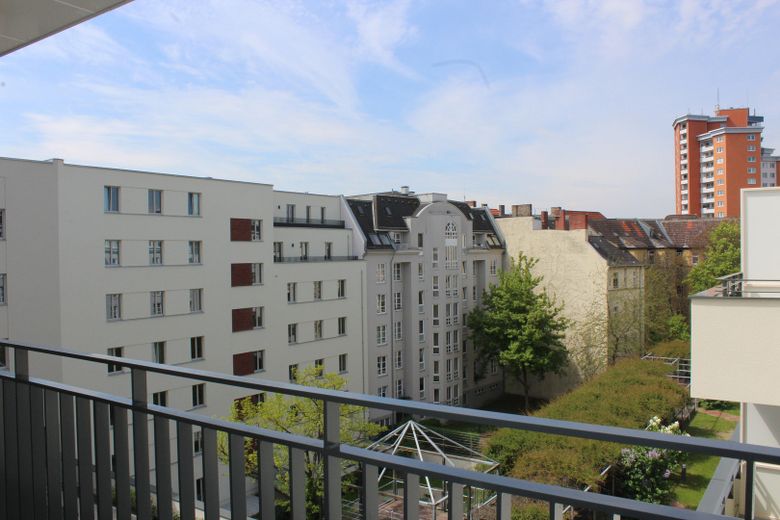 Ampio trilocale di nuova costruzione, libero e pronto per essere abitato, con spazioso balcone – Balkon + Aussicht