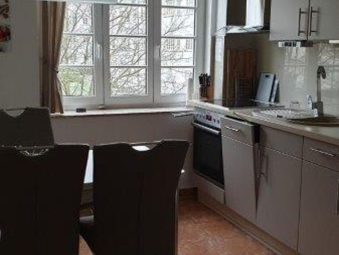 Wohnen im Heimgarten 1.OG inkl. EBK + Möbelierung ! Bad mit Wanne - Balkon ! – Foto 1