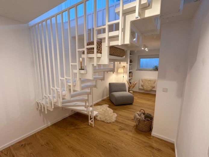 Lichtdurchflutete 2,5-Zimmer-Maisonette, Terrasse und Garten – frisch renoviert & sofort beziehbar – Einrichtungsbeispiel UG