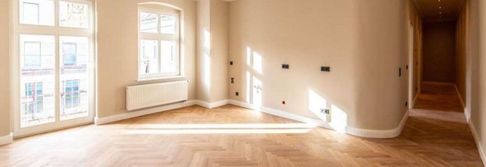 Jasne mieszkanie w kamienicy z balkonem od strony południowo-zachodniej w sercu Prenzlauer Berg – Wohnzimmer