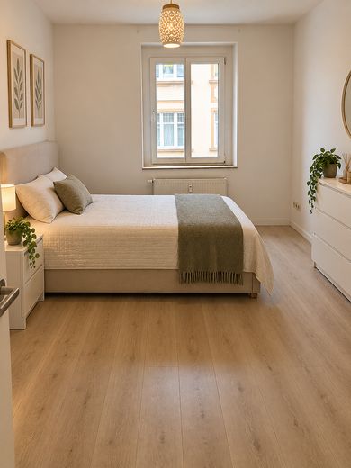 Przestronne, gruntownie wyremontowane mieszkanie 5-pokojowe z balkonem i ogrodem – Schlafzimmer 2