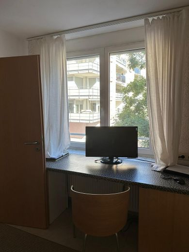 Stuttgart - Rosensteinviertel - helles 2.5 Zi-Apartment - möbliert - ab 1.8.26 frei - ohne Makler – Arbeitsplatz
