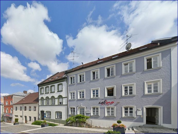 Start in ein erfolgreiches und wohlhabendes Jahr
Wohn- und Geschäftshaus mit ca. 4,42 % Rendite 
Mietverträge mit bis zu 15 Jahre langer Laufzeit – ICC - Immobilien Competence Center