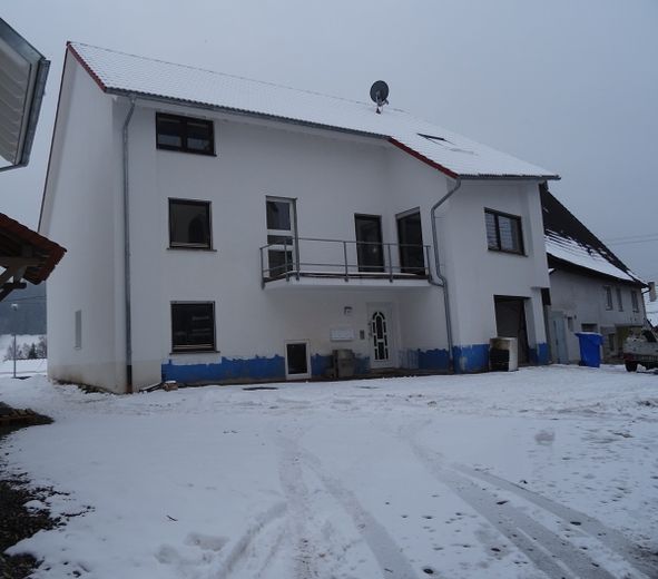 Helle 3,5 Zimmer Wohnung 1. OG mit Balkon, Stellplatz, Garten in 72348 Rosenfeld Heiligenzimmern ab sofort zu vermieten – Foto 1