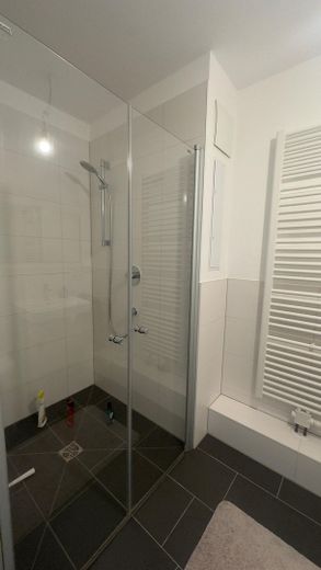 Wohnung mit Aussicht in Friedrichshain – Dusche