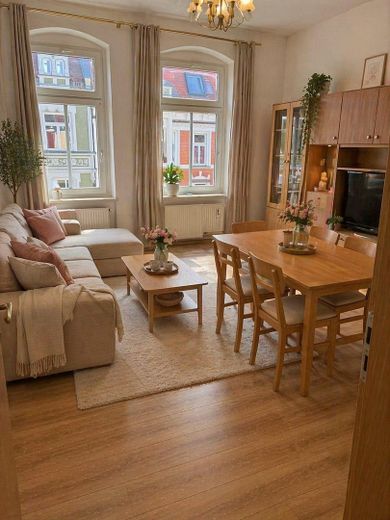 Bonito y amplio apartamento de 6 habitaciones en alquiler – Wohnzimmer
