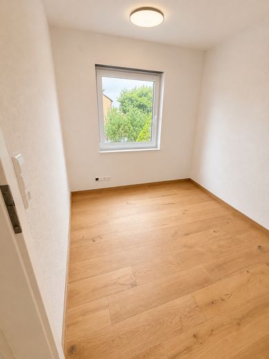 Sanierte ein Familienhaus – Büro EG