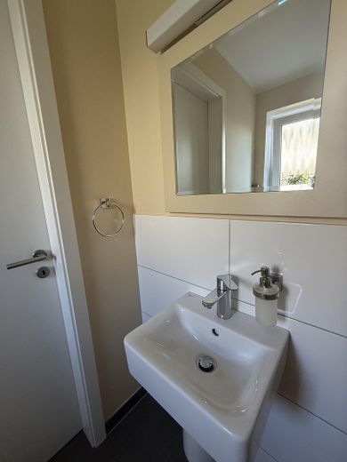 Modernes Reihenmittelhaus, Baujahr 2016, ruhig gelegen in Toplage von Ahrensburg – PROVISIONSFREI! – Gäste WC