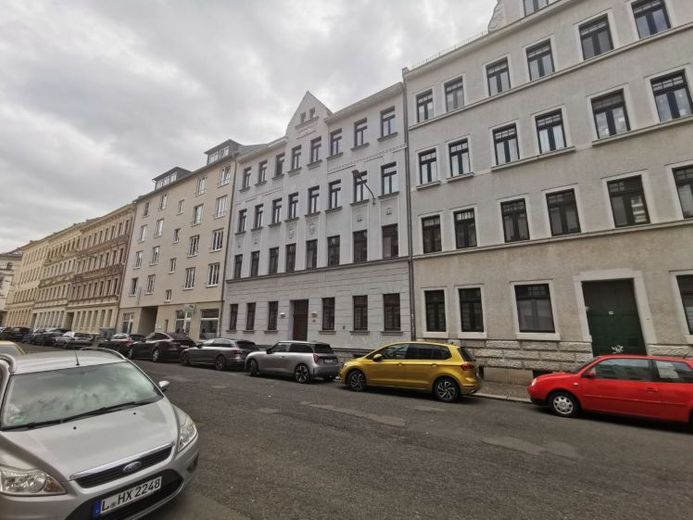 Hier wird frisch saniert! Schicke 2-Raumwohnung mit Balkon und großen Räumen! – Foto 1