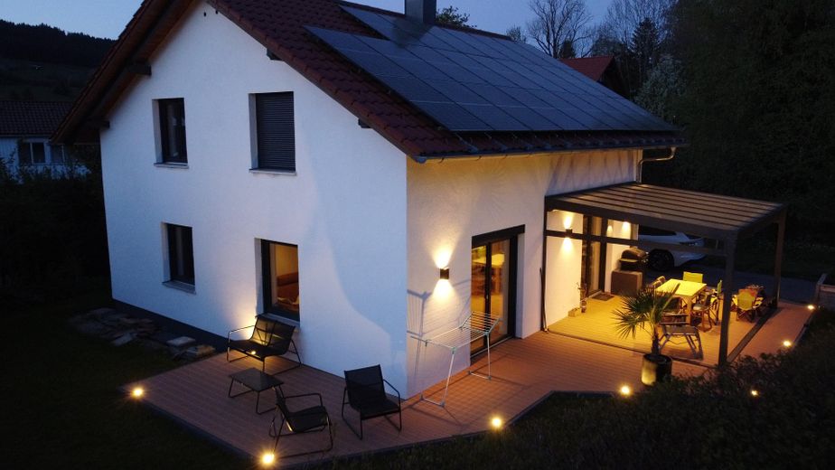 Zukunftssicheres Wohnen im Allgäu: Kernsaniertes energieeffizientes EFH - Einziehen & Wohlfühlen – Hausansicht
