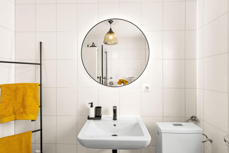 Sofort einziehen! Helle, 2026 modernisierte 3-Zimmer-Wohnung mit Südbalkon in Straubing – Badezimmer