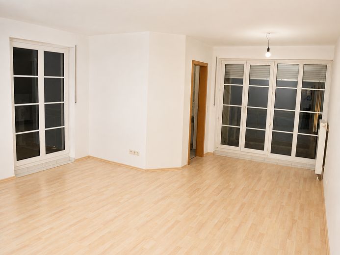 Moderne 2-Zimmer Wohnung mit  2 Balkonen in Werneuchen – Wohnzimmer