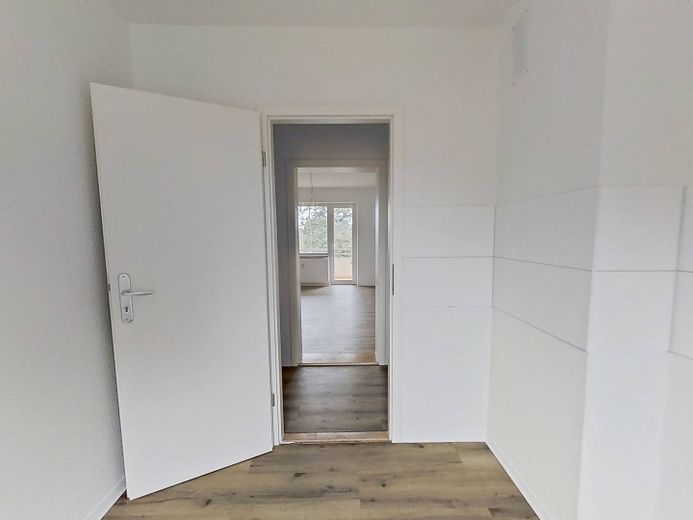 Tee aufbrühen, Füße hochlegen, Kaltmiete sparen: Moderne 2-Zimmer-Wohnung mit BALKON – Ansicht II: Küche