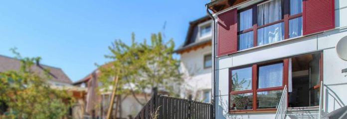 Einziehen und Wohlfühlen - Doppelhaushälfte mit großer Terrasse ; Garage und 4 Außenstellplätze