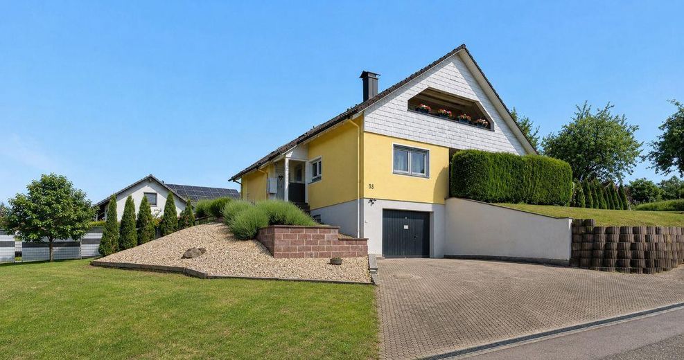 Zmodernizowany dom dwurodzinny z działką o powierzchni 1.219 m² · Klasa energetyczna A – Aussenansicht