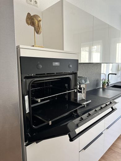 Altstadtquartier T13 - Hochwertig möblierte Altbau Wohnungen – Hochwertiger AEG Ofen