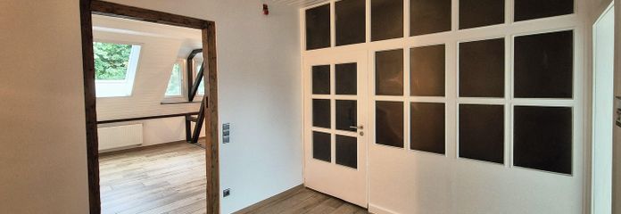 Altbauwohnung hochwertig saniert - Auch als WG geeignet -