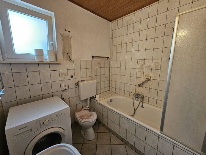 Familienfreundliches Einfamilienhaus mit großem Garten in Mannheim Gartenstadt – Bad