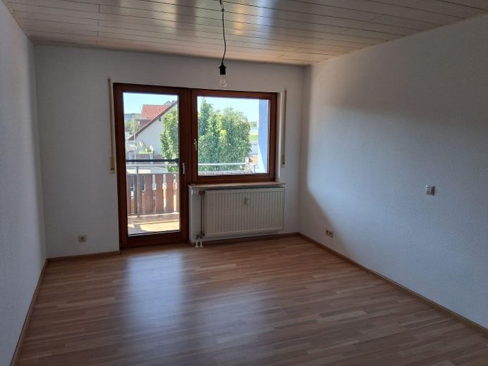 SOFORT BEZUGSFREI! Sehr geräumige lichtdurchflutete 4-Zi- Maisonette-Wohnung inkl. Balkon, Carport – Schlafzimmer