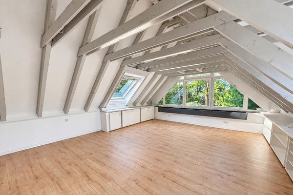 Großzügige 5-Zimmer-Wohnung mit Spitzboden in Dortmund-Lücklemberg - ab sofort frei