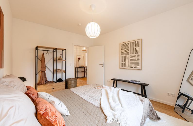 Provisionsfrei – frisch kernsanierte 3-Zimmer-Wohnung mit Balkon und Tiefgarage in Winterhude – Schlafzimmer