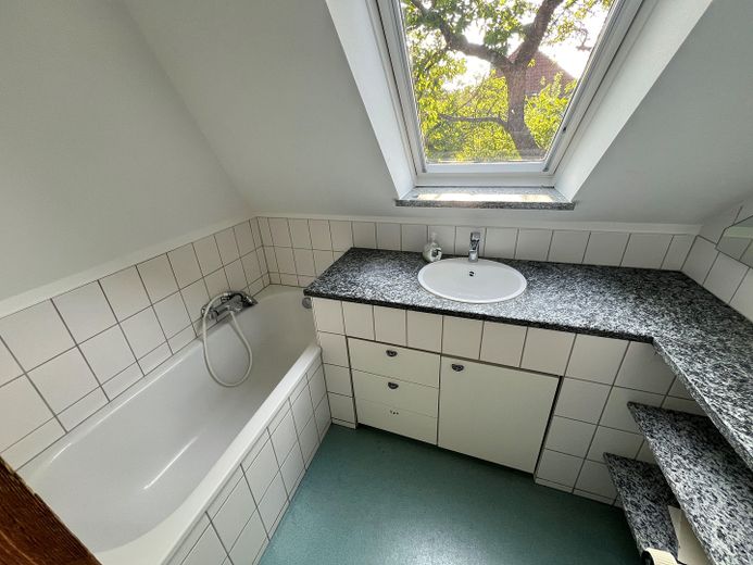 PROVISIONSFREI: Charmantes EFH in zentraler, ruhiger Anliegerstraße – Wannenbad