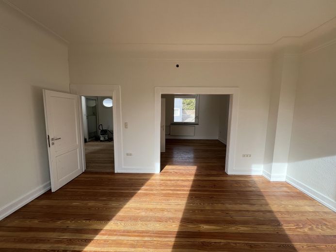 Sanierte Doppelhaushälfte mit Altbau-Charme in Jünkerath (Vulkaneifel) – Wohnzimmer