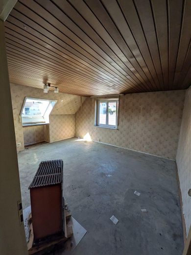 Sanierungsbedürftiges 2-Familienhaus in ruhiger Lage mit großem Garten – Foto 5