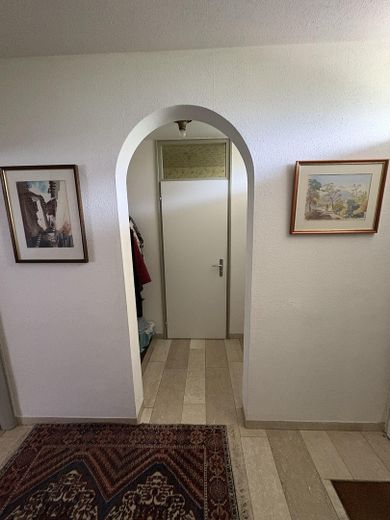 Krailling: Großzügiges Reihenmittelhaus + Garage (optional) – Blick auf Garderobe u.Toilette