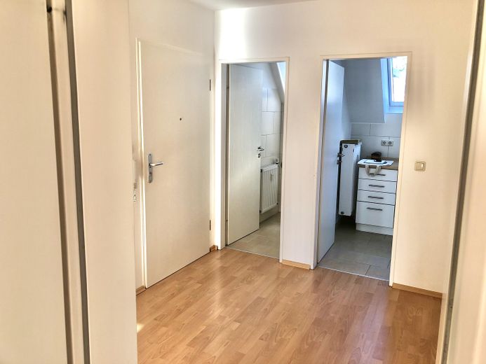 *** 3 Zimmer Wohnung mit ruhiger Terrasse in Bogenhausen Denning 2.OG *** – Flur