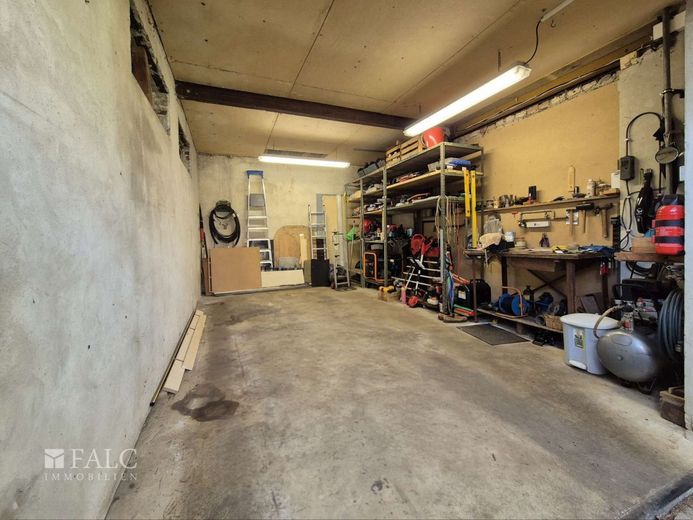 **Charmantes Einfamilienhaus in Seenähe**- FALC IMMOBILIEN – Garage