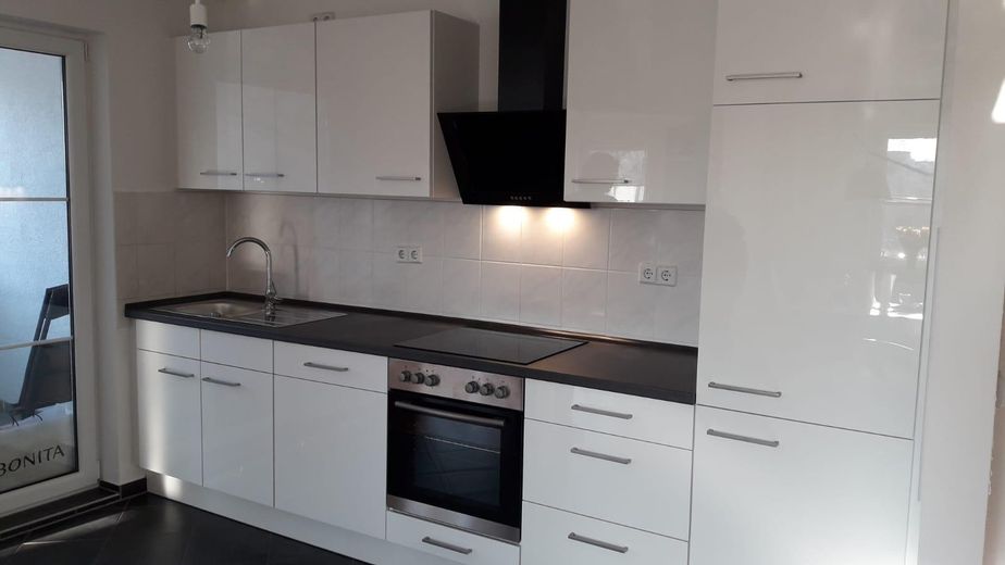 Helle 3-Zimmer-Wohnung im 1. OG mit Balkon – 84 m², Fußbodenheizung, Stellplatz – Küche