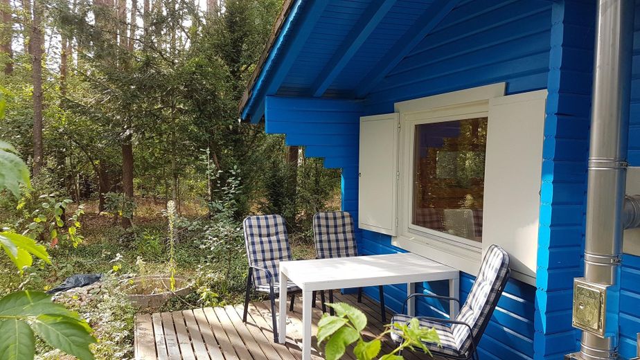 Deux maisons en rondins dans la forêt, location de vacances et habitation dans la réserve de biosphère de l’Elbtalaue – Terrasse 