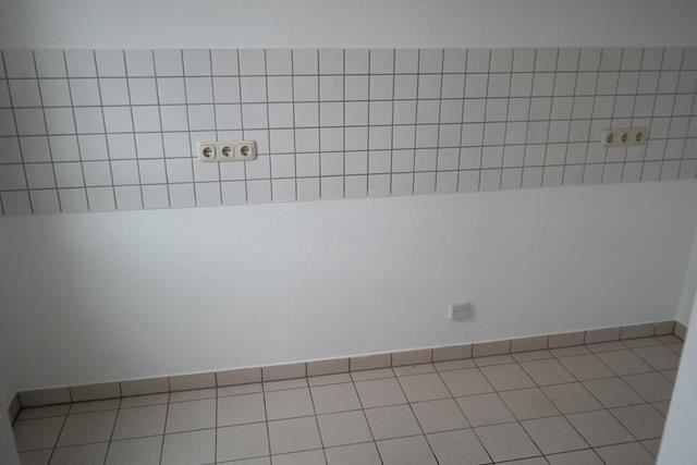 Gemütliche 2-Zimmer mit Laminat und Wannenbad mit Fenster in ruhiger Lage! – SAM_7732
