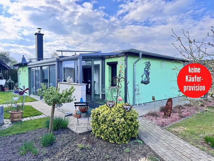 HORN IMMOBILIEN ++ Einfamilienhaus mit Wintergarten, Kamin und Gästehaus in Krugsdorf bei Pasewalk – Einfamilienhaus in Krugsdorf